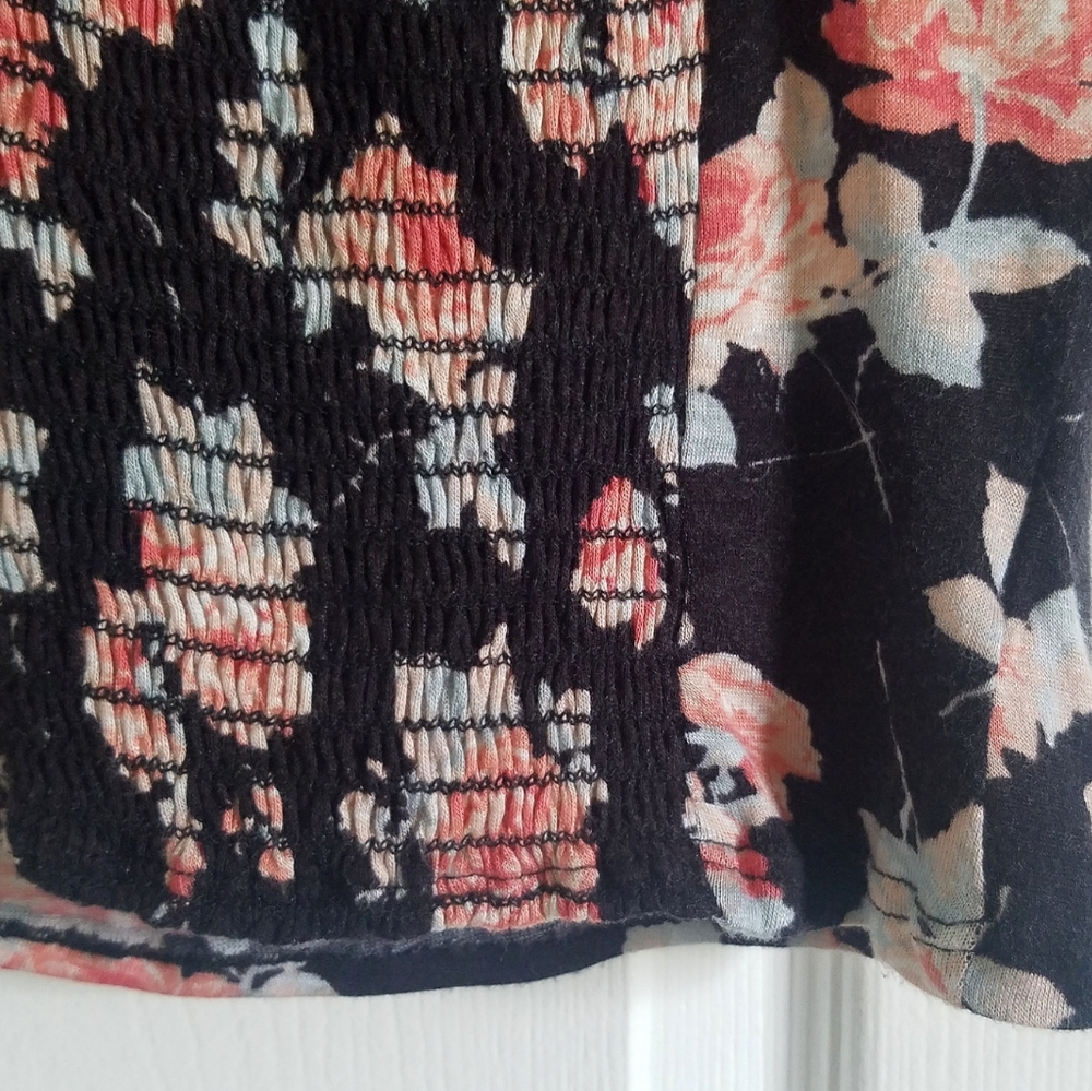 PINS & NEEDLES Black Floral Crop Top Small UO NWT - Picture 9 of 9